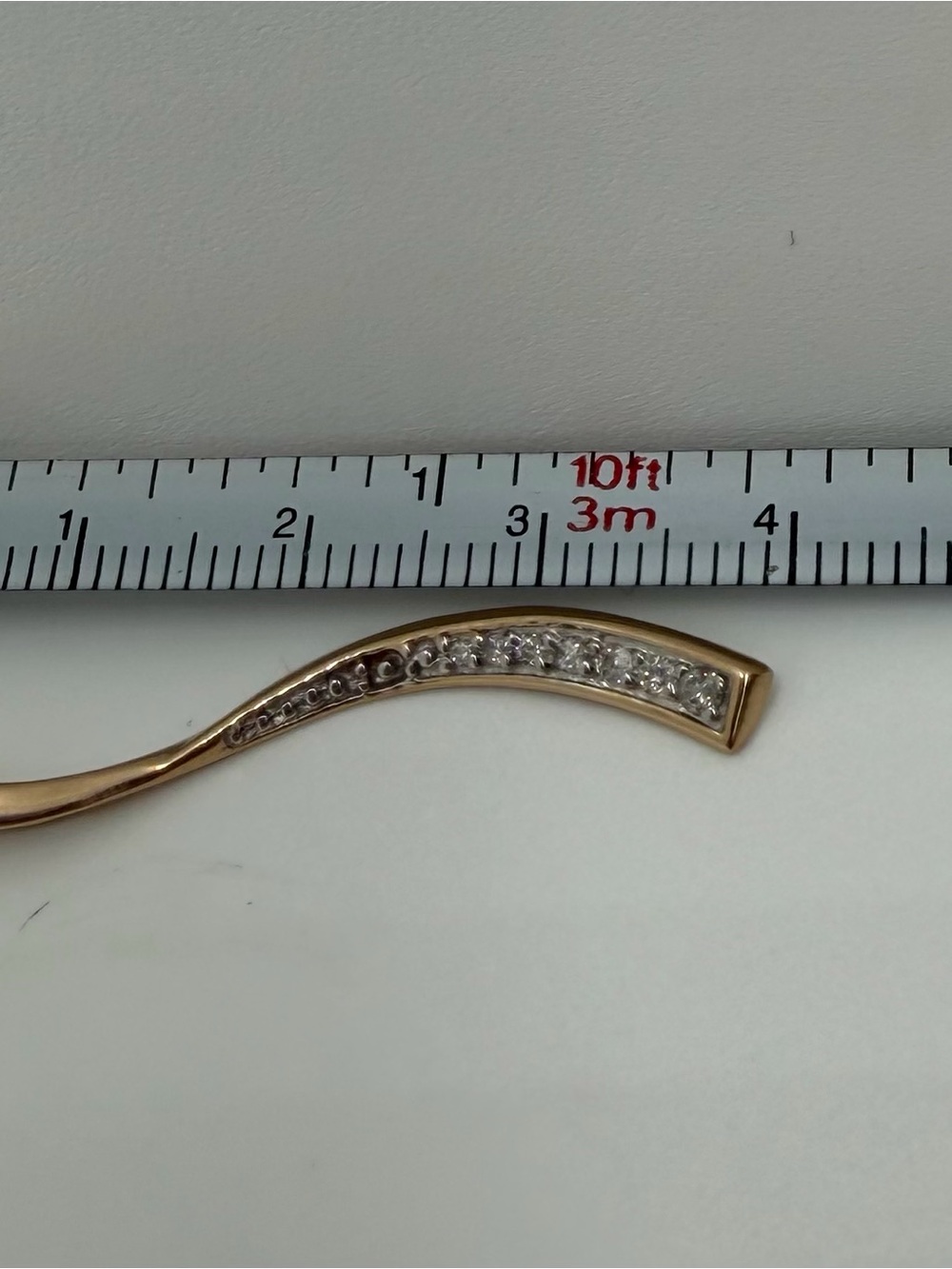 10KT gold and diamond pendant - Picture 6 of 6